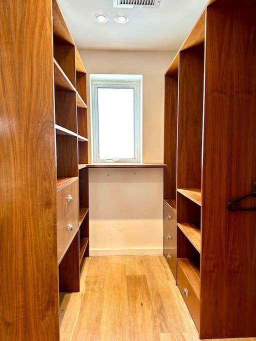 Stunning Panoramic Sea View Beach Location - Sleeps Up To 4 People - Free Parking - The Best Beach! - Great Location - Fast Wifi - Smart Tv - Newly Decorated - Sleeps Up To 4! Close To Bournemouth & Poole Town Centre & Sandbanks Екстер'єр фото