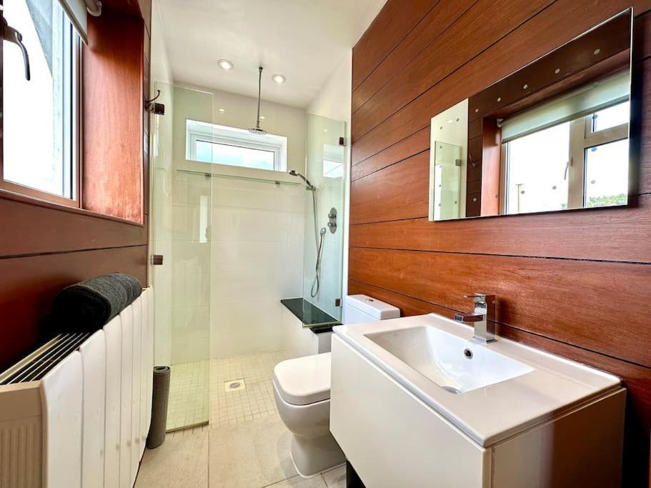 Stunning Panoramic Sea View Beach Location - Sleeps Up To 4 People - Free Parking - The Best Beach! - Great Location - Fast Wifi - Smart Tv - Newly Decorated - Sleeps Up To 4! Close To Bournemouth & Poole Town Centre & Sandbanks Екстер'єр фото